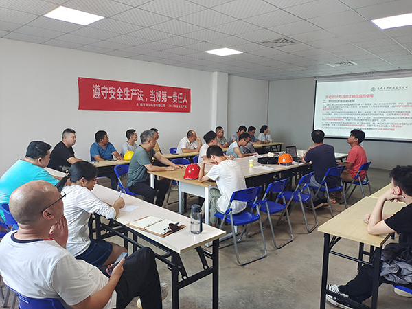 遵守安全生產(chǎn)法，當(dāng)好第一責(zé)任人